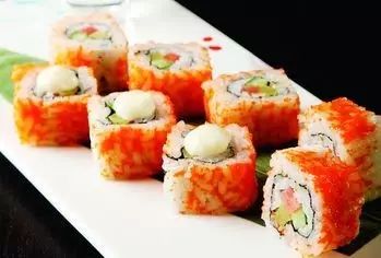 刷爆青岛朋友圈的网红缘一寿司颜值逆天 还要免费请你吃寿司船