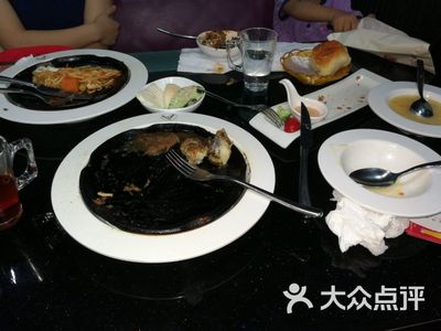 豪味来牛排:环境不错,小吃和水果任拿,但也.广州美食